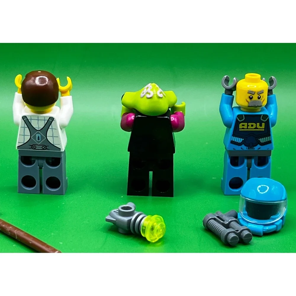 LEGO Alien Conquest UFO Abduction 7052 Space Saucer with 3 Minifigures Farmer